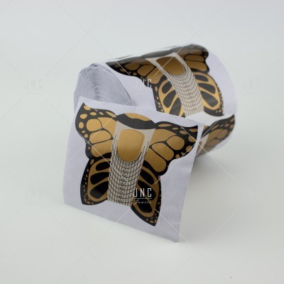 Rolo de etiquetas adesivas em formato de borboleta preto e dourado com texto 'JNC'