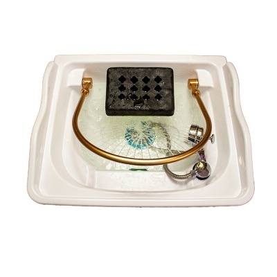 Lavatório portátil branco com esponja preta e suporte dourado