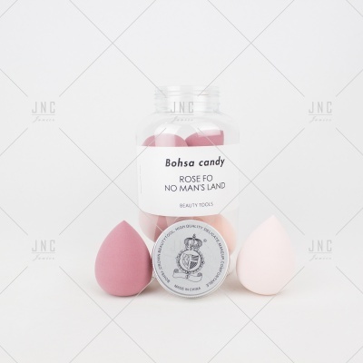 Frasco com esponjas de maquilhagem rosas e caixa redonda branca com selo