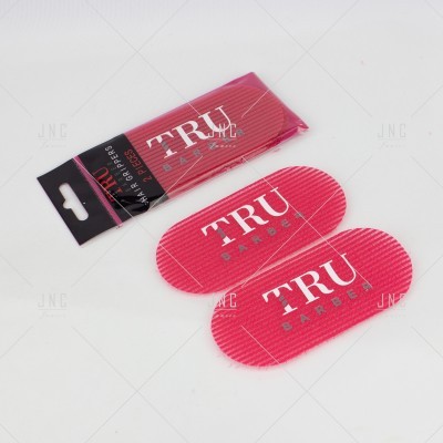 Escovas cor de rosa para barba com texto TRU BARBER e embalagem preta e rosa