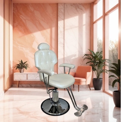Cadeira de cabeleireiro branca num salão com paredes e chão em mármore cor de pêssego
