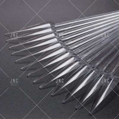 Amostras de unhas artificiais transparentes dispostas em leque