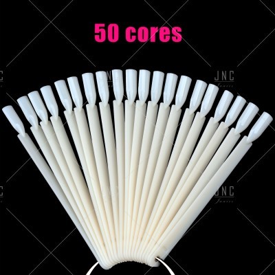 mostruário de unhas artificiais brancas em leque com texto 50 cores