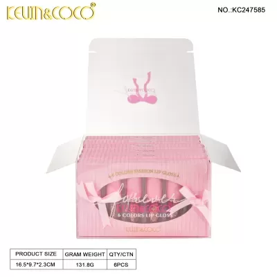 Caixa aberta com pacote rosa contendo seis gloss labial KEVIN&COCO