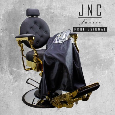 Cadeira de barbeiro preta com detalhes dourados e texto de fundo