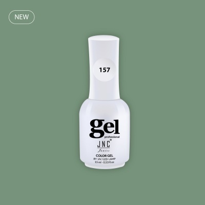 Frasco branco de esmalte em gel com texto preto e número 157 na tampa sobre fundo verde.