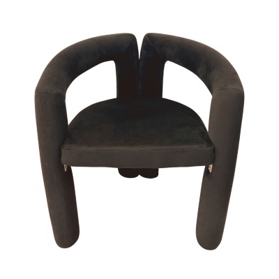 Cadeira preta moderna com braços curvos e assento acolchoado