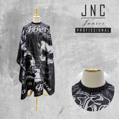 Capa de corte preta com caveira e texto em manequim