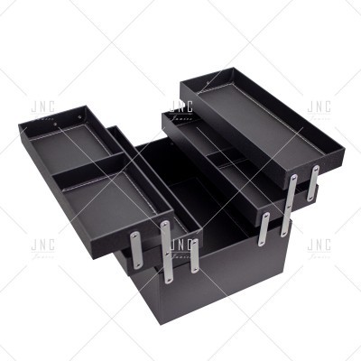 Estojo organizador preto com compartimentos expansíveis e detalhes metálicos prateados