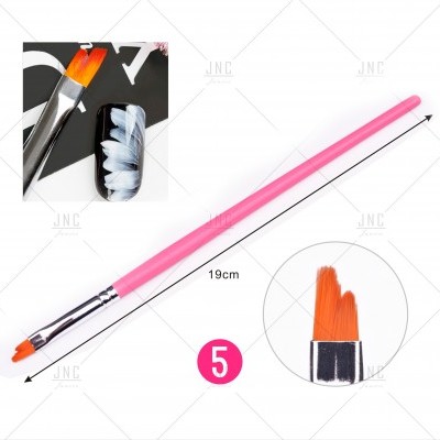 Pincel de unhas rosa com cerdas laranja chanfradas e desenho de unha com flor branca