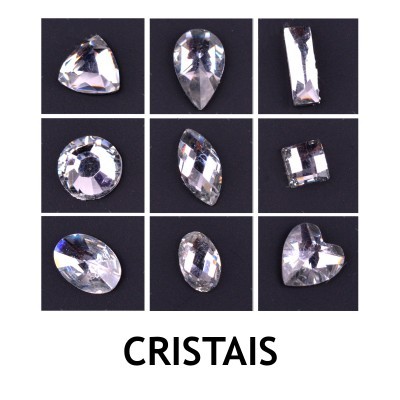 Nove cristais transparentes variados em fundo preto com o texto CRISTAIS