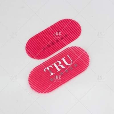 Dois adesivos vermelhos texturizados com texto TRU BLENDER