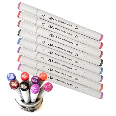 Canetas para tatuagem VR Artists tattoo supply com tampas coloridas alinhadas e em recipiente prateado