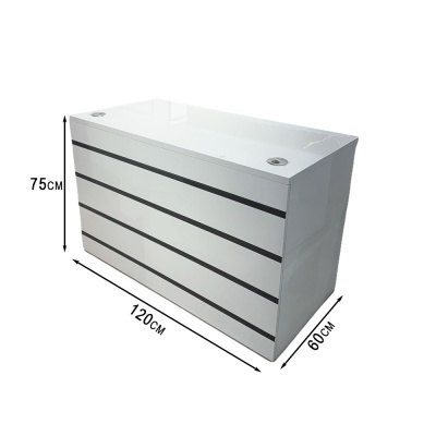 Balcão branco com linhas pretas horizontais e dimensões marcadas em fundo branco