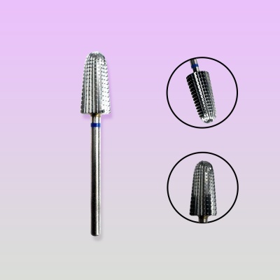 Broca de metal prateada para manicure com textura em fundo roxo claro