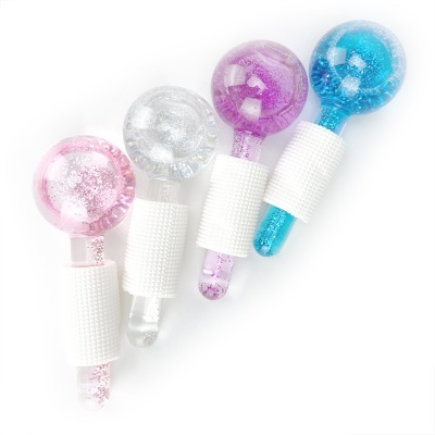 instrumentos de vidro coloridos com punhos brancos, em fundo branco