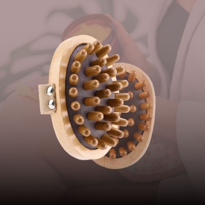 Escova de massagem redonda em madeira com cerdas grossas