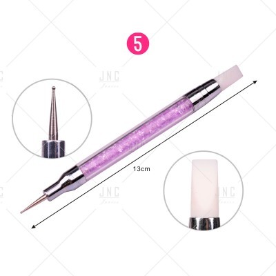 ferramenta de unhas com cabo transparente e interior roxo, ponta metálica e silicone branca