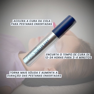 Tubo de produto cosmético prateado com tampa azul, texto LASH JUBILEE DAY, em fundo desfocado de pessoa deitada
