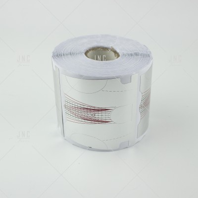 Rolo de etiquetas adesivas brancas com padrão de linhas vermelhas e cinzentas