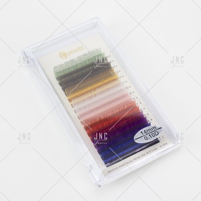 Conjunto de pestanas postiços coloridos em caixa transparente