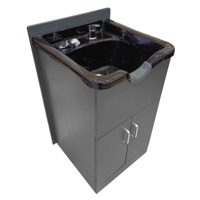 Lavatório preto com bacia cerâmica brilhante e estrutura em madeira preta com portas