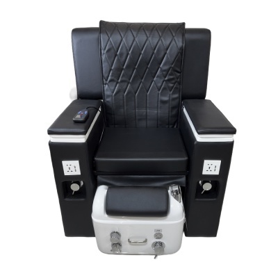 Cadeira de pedicure preta com encosto acolchoado e apoio para os pés branco com comandos