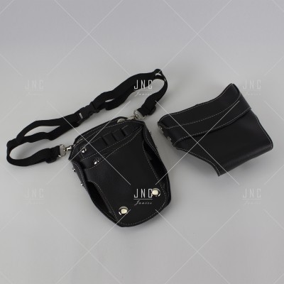 Acessórios em pele preta com costuras brancas em fundo cinzento