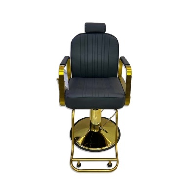 Cadeira de barbear preta e dourada com apoio de cabeça.