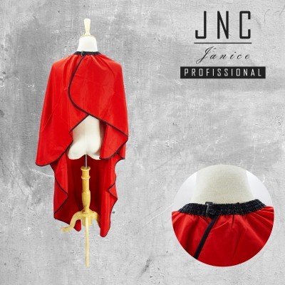 Capa vermelha profissional com acabamento preto em manequim branca