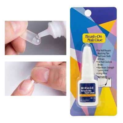 Cola para unhas Mirage Brush On Nail Glue com aplicação em unhas falsas e unhas naturais.