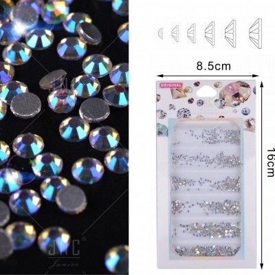 Brilhantes decorativos prateados em embalagem plástica