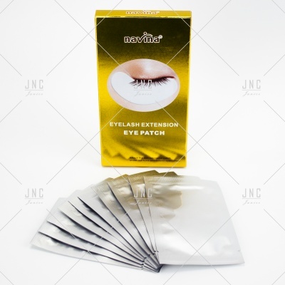 Caixa amarela e vários saquinhos prateados de patches para extensão de pestanas