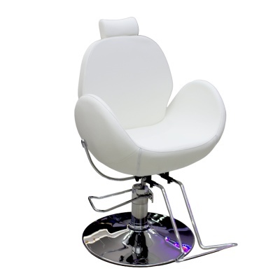 Cadeira de salão branca com base metálica cromada e apoio para pés