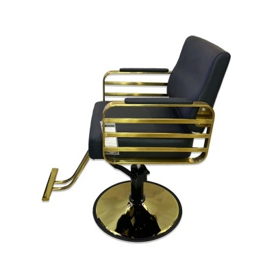 Cadeira de salão de beleza preta com estrutura dourada e base circular