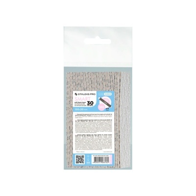 Pacote de meias invisíveis pretas com etiqueta em fundo branco