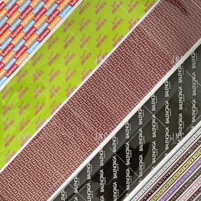 Padrões diagonais com marcas Supreme, Nike, Fendi, Balenciaga e Givenchy