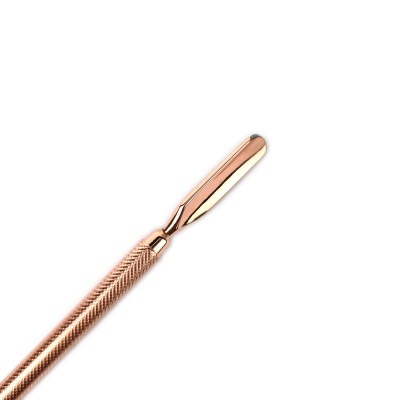 Ferramenta metálica rose gold com cabo texturizado e ponta achatada