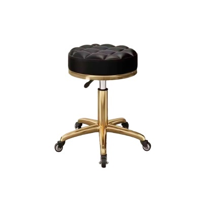 Banco giratório preto com base dourada e rodas