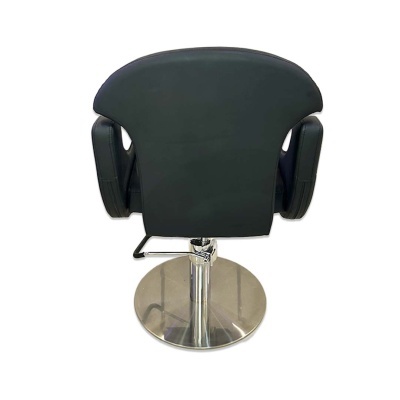 Cadeira de salão preta com base metálica redonda