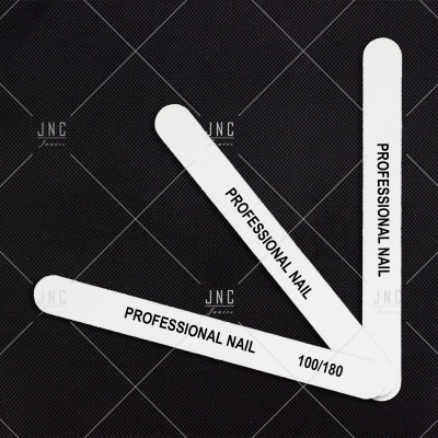 Lixas de unha profissionais brancas com texto preto sobre fundo preto