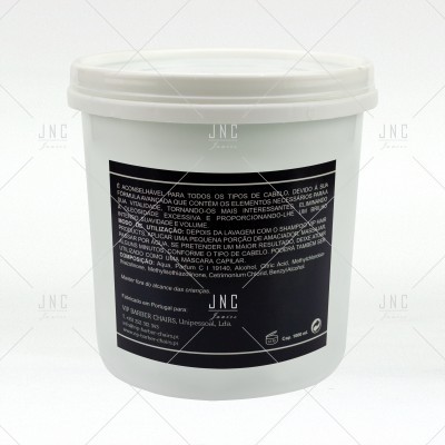 Recipiente branco com rótulo preto e texto em português para cuidados capilares