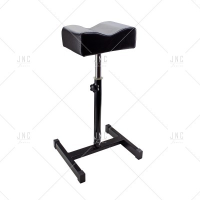 Banco ajustável com assento ergonómico preto e estrutura metálica preta