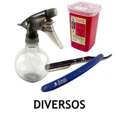 pulverizador transparente, recipiente médico vermelho, barbeador azul com texto, texto diversos