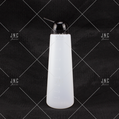 Frasco plástico translucido com tampa preta e bico aplicador