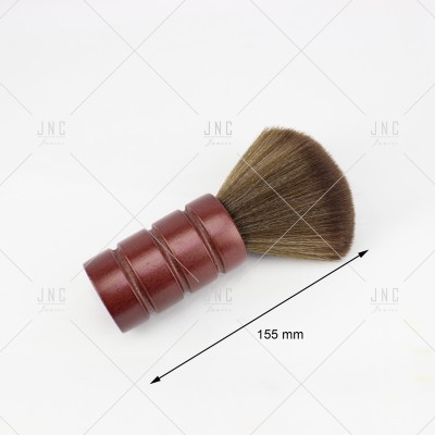 Escova de barba com cabo em madeira castanha e cerdas naturais castanho claro