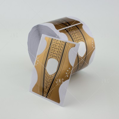 Rolo de etiquetas adesivas douradas com padrão de linhas pretas e áreas brancas