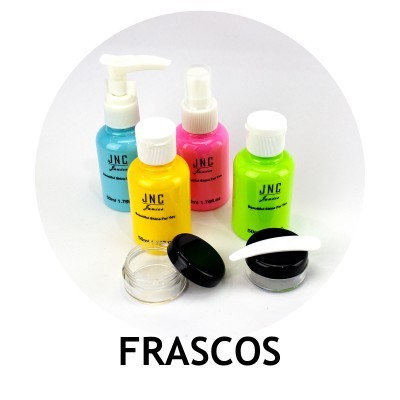 Cinco frascos pequenos coloridos e dois frascos transparentes com tampa preta e espátula branca sobre fundo branco