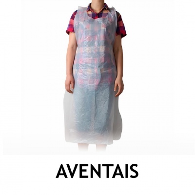 Pessoa usando avental plástico transparente sobre camisa xadrez, texto AVENAIS em preto