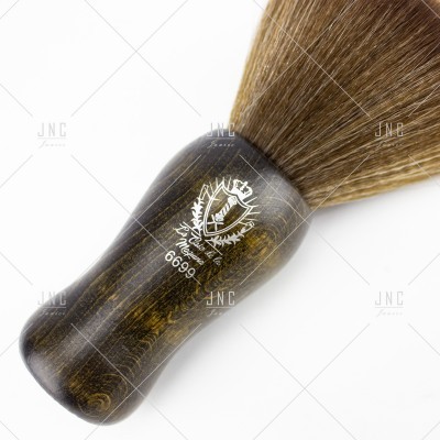 Pincel de barbear com cabo em madeira e cerdas castanhas